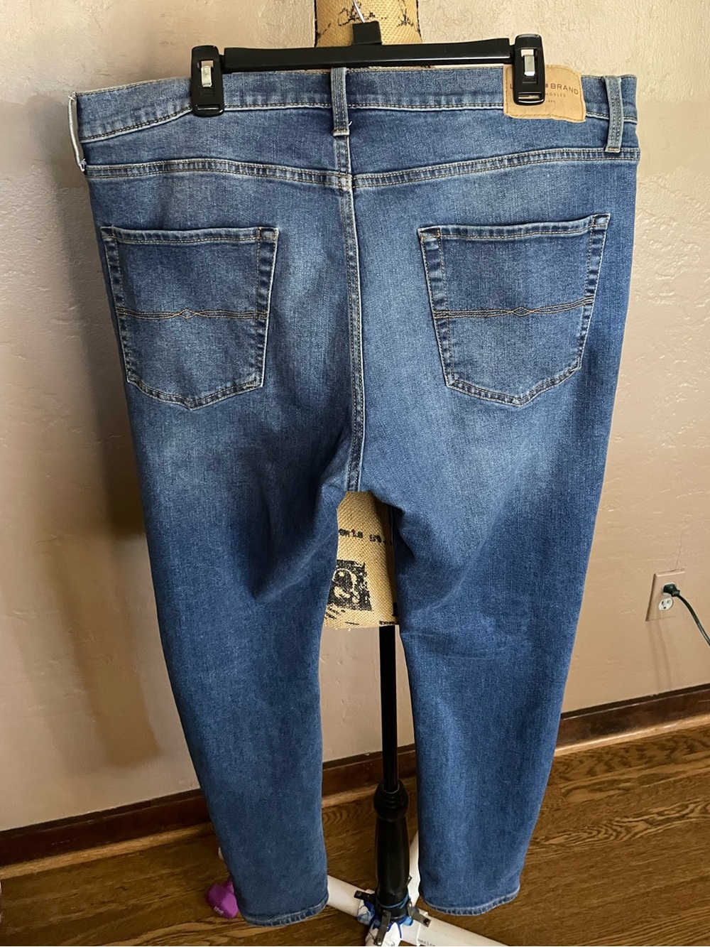 Lucky Brand 411 Athletic Taper Men's Jeans In Medium Blue Wash View 3
